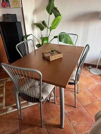 Tavolo da pranzo piu 4 sedie con cuscini