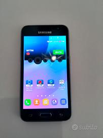 Smartphone SAMSUNG Galaxy J1 
