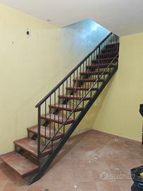 Scala in ferro e legno