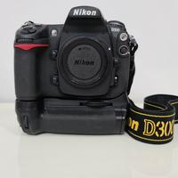 Nikon D 300 con obiettivi ed accessori