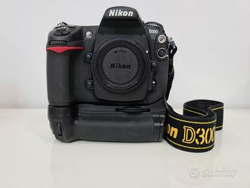 Nikon D 300 con obiettivi ed accessori