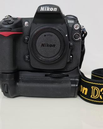 Nikon D 300 con obiettivi ed accessori