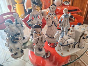 STATUETTE  VINTAGE IN PORCELLANA BLU  E BIANCA