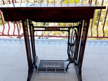 Mobile originale Singer vintage con struttura in g