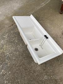 Vecchio lavabo in Porcellana o ceramica antico