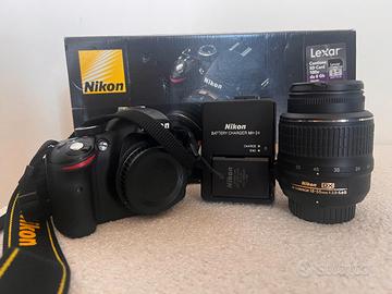 Nikon  D 3200.