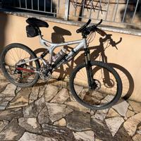 MTB marca GT Uomo
