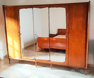 Armadio in finitura legno noce