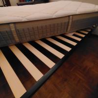 letto con rete a doghe e materasso 
