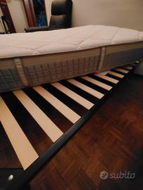 letto con rete a doghe e materasso 