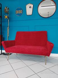 Divano vintage restaurato 