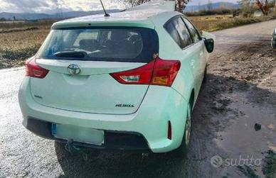 paraurti Toyota Auris E18  2012 