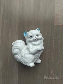 Gatto vintage di  porcellana bianca dipinta a mano