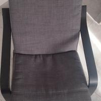 Poang Ikea base nera e cuscino grigio