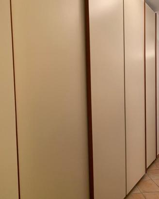 MOLTENI armadio con profili ante legno di ciliegio