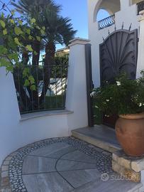 Appartamento in villa centrale con ampio giardino