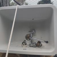 vasca lavandino ceramica rubinetto bianco 