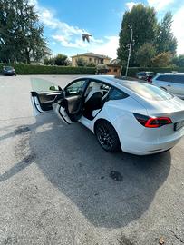 Tesla Model 3 AWD