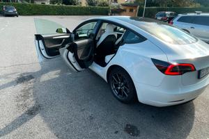 Tesla Model 3 AWD