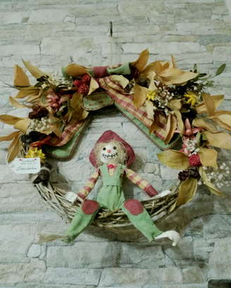 Ghirlanda artigianale con fiori secchi