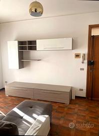 Luminoso Appartamento arredato terrazzi E. 95.000