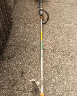 Decespugliatore a benzina 