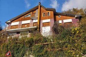Villa di 348 m² con più di 5 locali e box auto dop