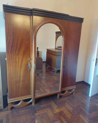Arredo camera tavolo armadio