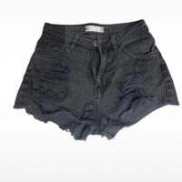 Shorts di jeans neri strappati - Look trendy