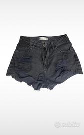 Shorts di jeans neri strappati - Look trendy