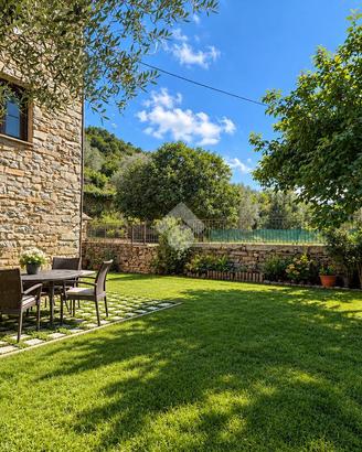 VILLA SINGOLA A MONTALTO LIGURE