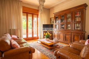 VILLA SINGOLA CON BOX TRIPLO E AMPIO GIARDINO