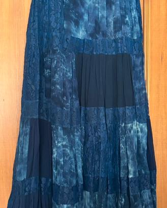 Gonna lunga di pizzo e stoffa stile patchwork