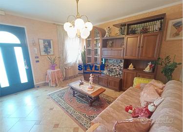 PORZIONE DI CASA ACCOSTATA