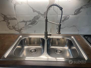 Lavabo due vasche e miscelatore da cucina