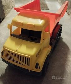 Camion giocattolo cavalcabile