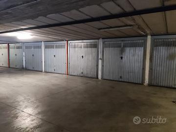 Box in garage con cancello elettrico