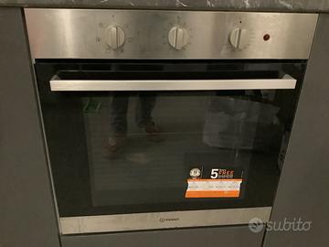 Forno a incastro per la cucina Indesit 3 anni