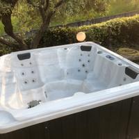 Piscina idromassaggio riscadata da esterno