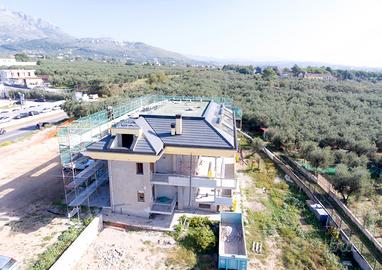 Fabbricato di 600 mq con 7.300 mq di terreno