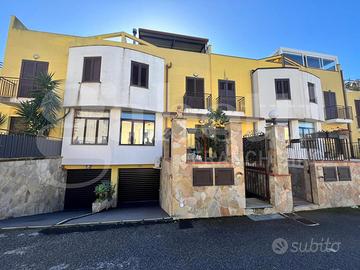 Torregrotta, rifinita villetta con ampia veranda