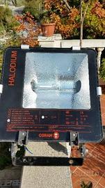 Fari alogeni per giardino ed esterno