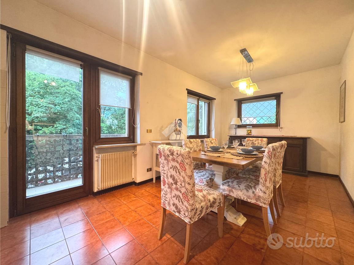 VILLA A SCHIERA A UDINE