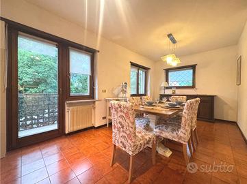 VILLA A SCHIERA A UDINE