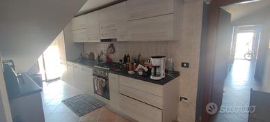 Cucina Bianca completa di elettrodomestici 