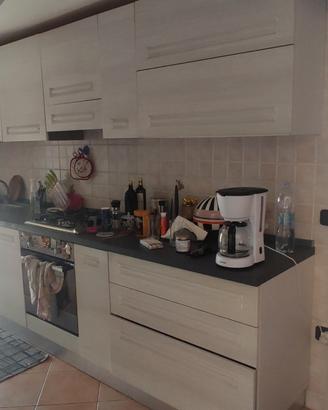 Cucina Bianca completa di elettrodomestici 