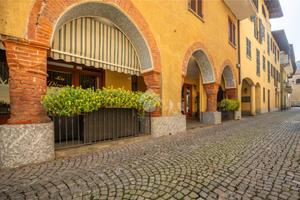 4 LOCALI A REVELLO