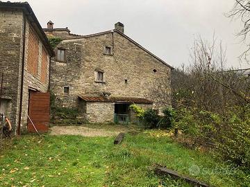 Rustico / Casale di 200 m² con più di 5 locali a S