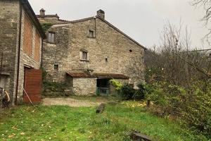 Rustico / Casale di 200 m² con più di 5 locali a S