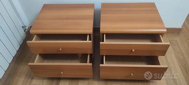 Coppia di comodini in Noce